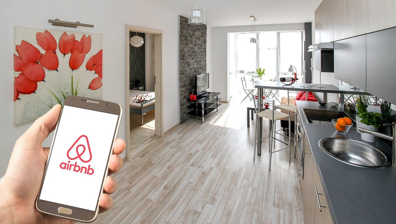 Airbnb impõe limite de pessoas em estadias