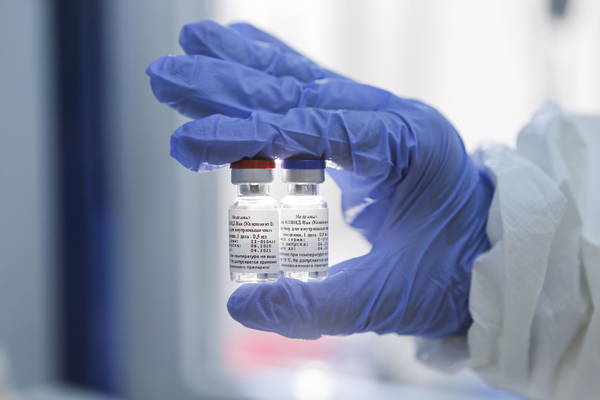 Vacina russa é segura e produz anticorpos, diz estudo