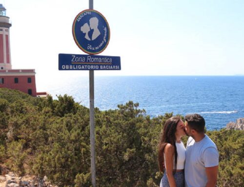 Capri tem mirante onde o beijo é “obrigatório”