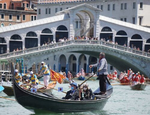 Gondoleiros lançam guia com roteiros alternativos em Veneza
