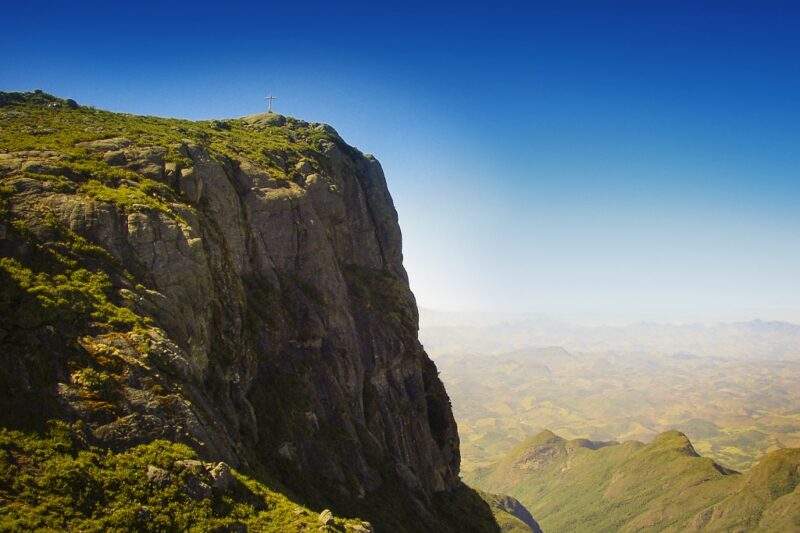 Subindo os 2,8 mil metros do Pico da Bandeira pelo lado do Espírito ...