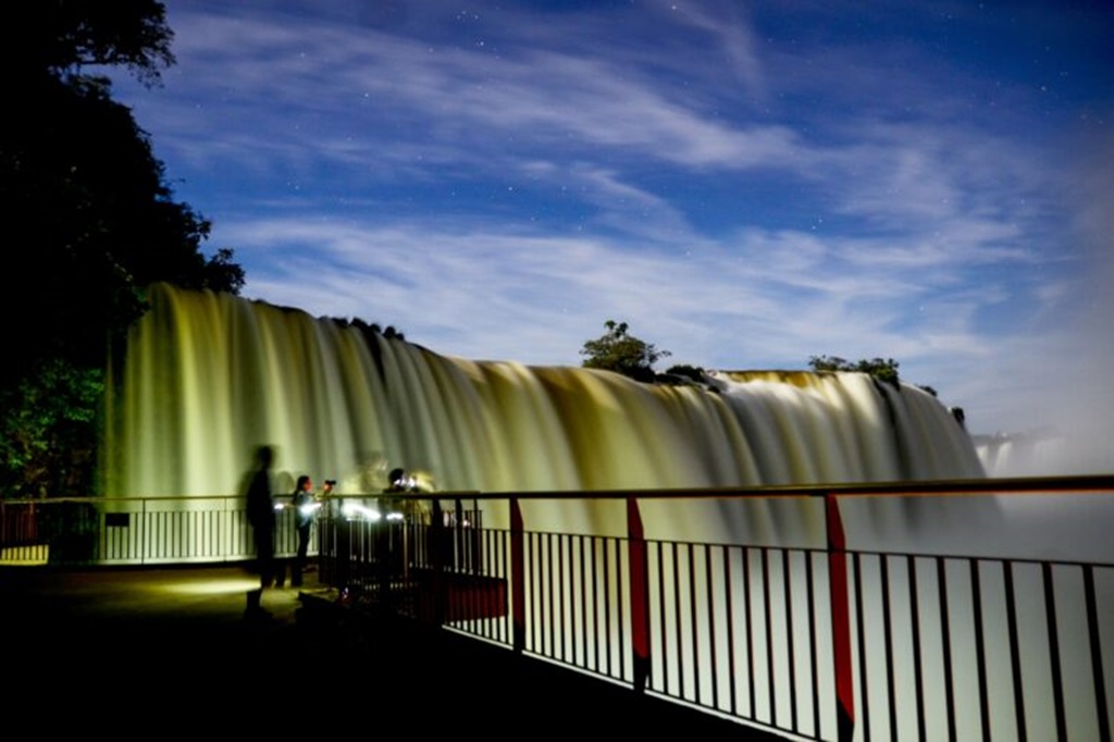 Noite nas Cataratas, Cataratas do Iguaçu