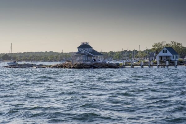 Porto no oceano Atlântico, em Connecticut