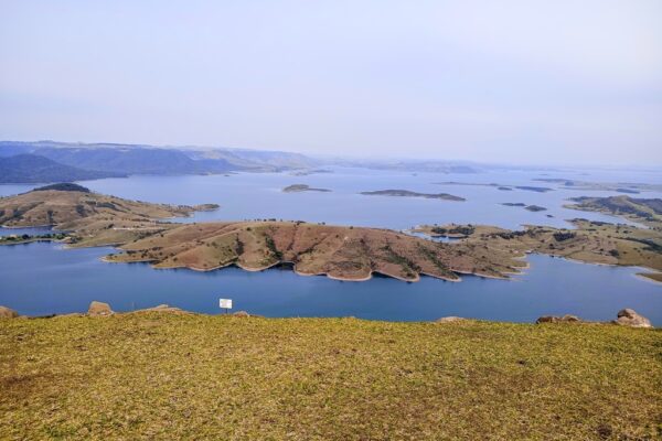 Represa Chavantes vista do Morro do Gavião, Ribeirão Claro, Paraná