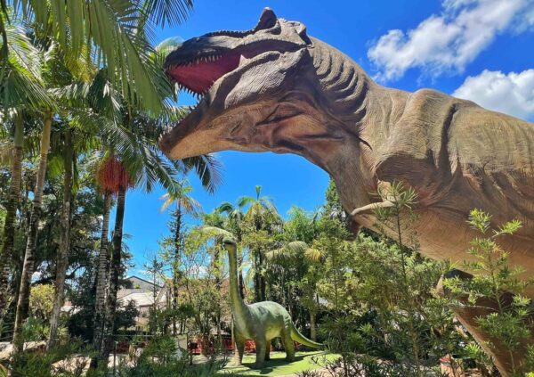 Dinossaros, Vila Encantada