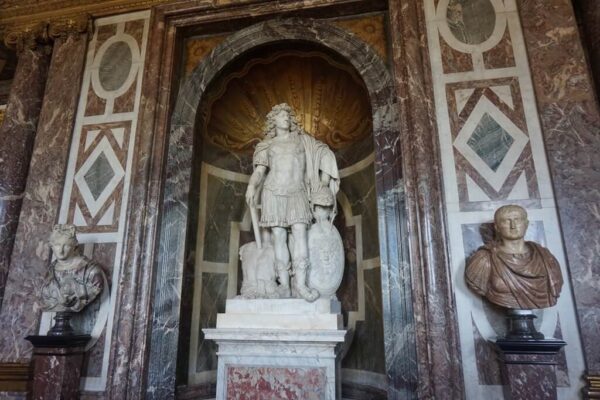 Escultura de Luis XIV, Palácio de Versalhes, Paris, França