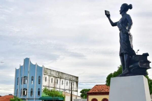 Estátua de Maria Firmina, Guimarães, Maranhão