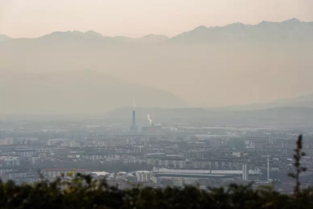 Poluição em Turim, Itália Poluição em Turim, Itália