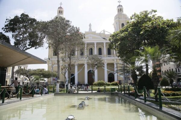 Catedral e Praça de Chiclayo, Peru