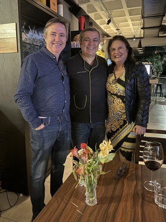 Restaurante Ibérico, Nelson, chef, à esquerda, José Goulart e Bete Yang