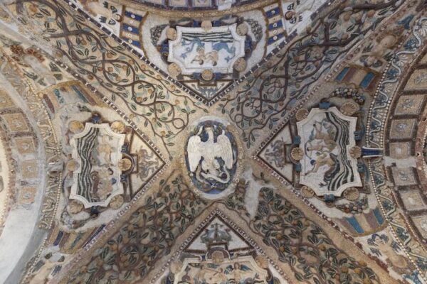 Interior da Gruta de Diana