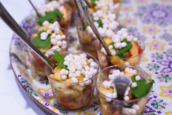 Vinagrete de bananas com pipocas de sagu