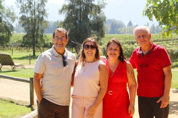 Almoço com amigos do Rio de Janeiro, Abel e Fernanda, à direita