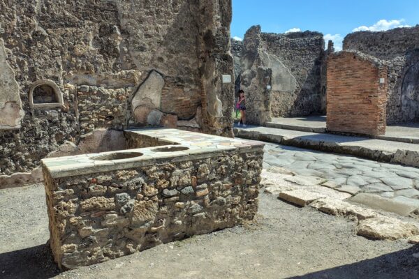Comércio de venda de comida em Pompeia