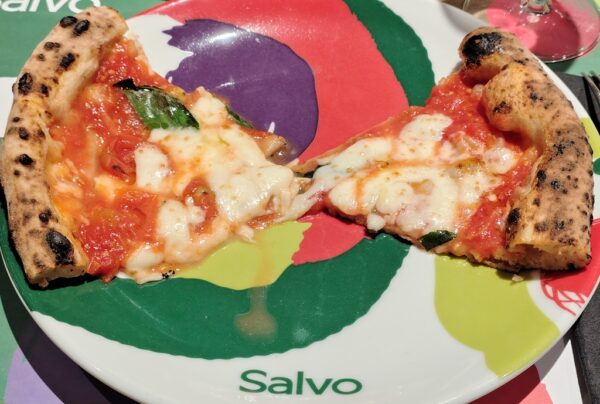 Margherita Classica e Margheritta Caramella, Pizzaria Salvo, Nápoles, Itália