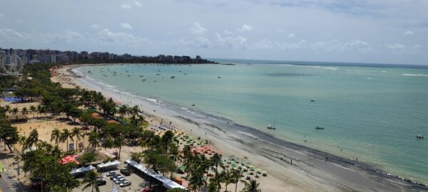 Praia de Pajuçara, Maceió, com a roda gigante à esquerda - foto Jean Luiz Féder - Now Boarding