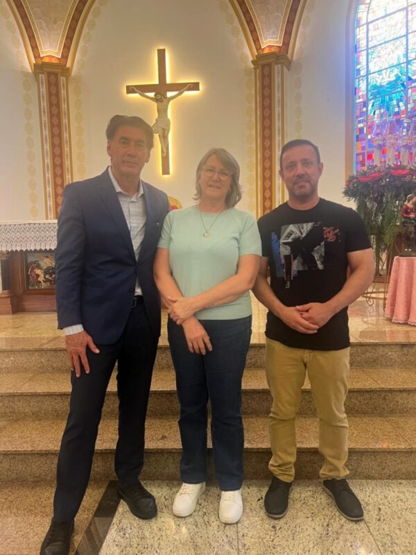 Secretário Paranhos, presidente Silvana e padre Willian Paiva