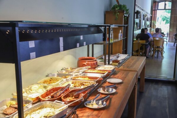 Mesa buffet, Casa Kurí. Foto: Jean Luiz Féder
