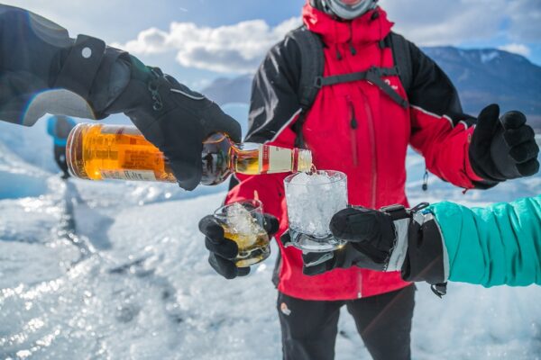Brinde com gelo do Glaciar, Hielo y Aventura