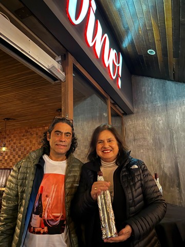 Bete Yang com o sommelier Alex Ordenes Solar