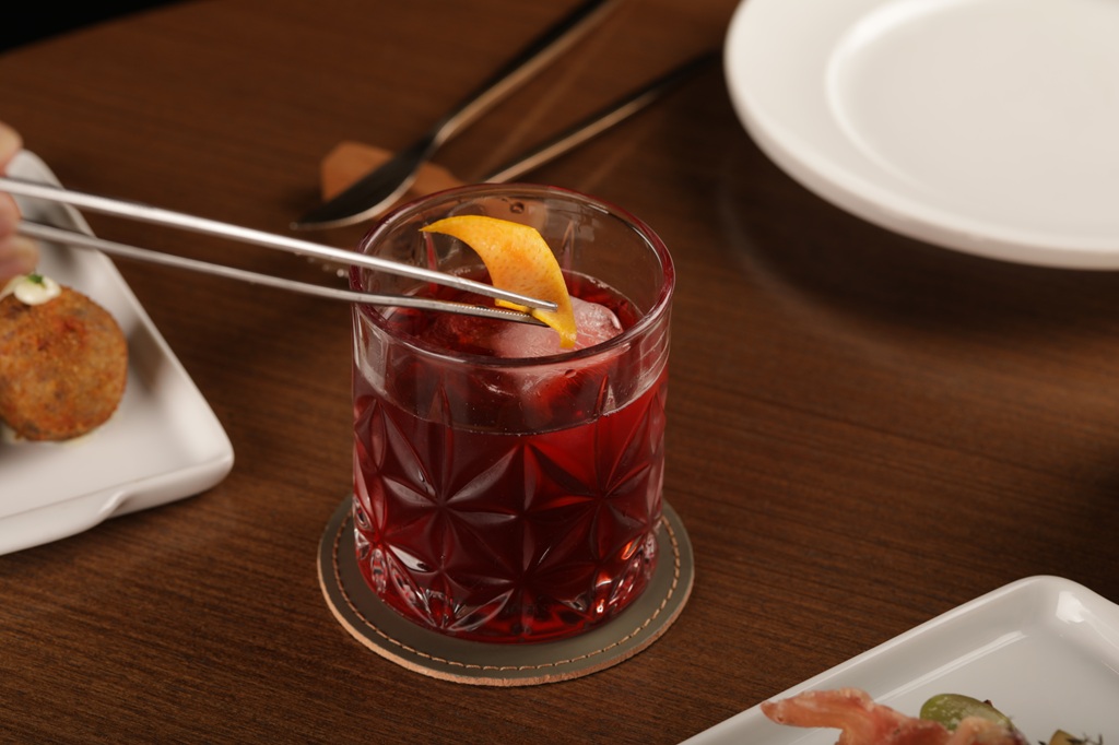Drink, Five Lounge