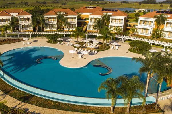 Vista piscina e hotel Blue Tree Daj Resort & Marina