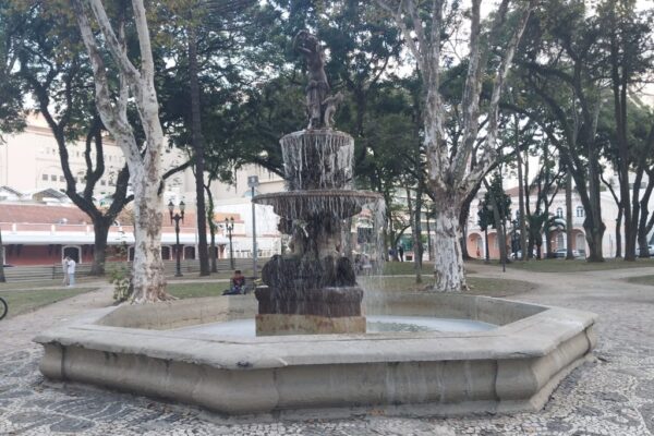 Chafariz do Largo da Estação, Praça Eufrásio Correia, Curitiba, Paraná