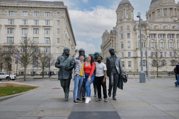 Estátua dos Beatles em Liverpool, Inglaterra