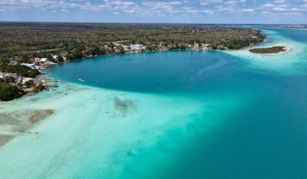 Lagoa das Sete Cores, Bacalar, Quintana Roo, México