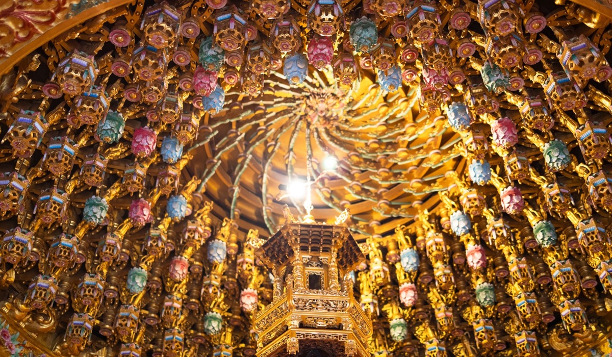 Teto ornamentado do Templo Longshan, Taipé, Taiwan