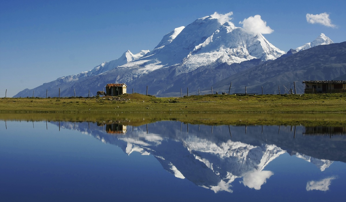 Vista del Nevado Huascarán desde Cochapampa, Ancash, Peru